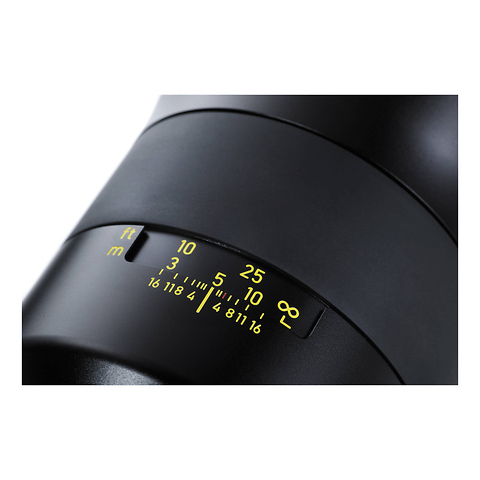 55mm f/1.4 Otus Distagon Manual Focus Lens (Canon EOS-Mount) Image 4