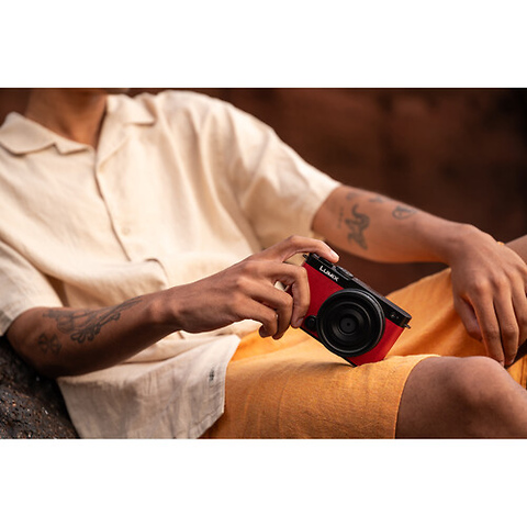 Lumix DC-S9 Mirrorless Digital Camera with 20-60mm Lens (Crimson Red) Image 5