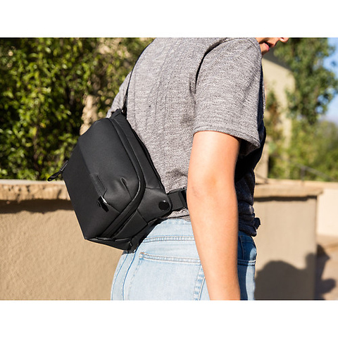 Everyday Sling v2 (Black, 3L) Image 9