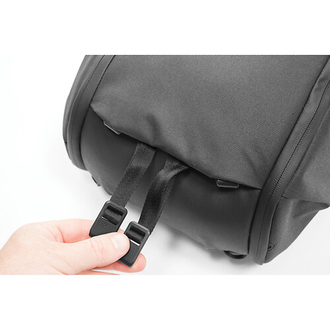 Everyday Backpack v2 (Black, 30L) Image 5