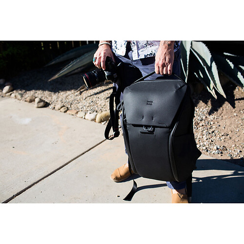 Everyday Backpack v2 (Black, 30L) Image 10