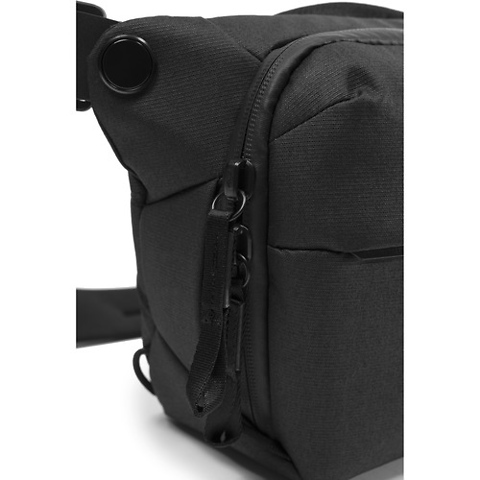 Everyday Sling v2 (Black, 3L) Image 4