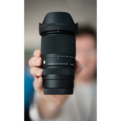 16-300mm f/3.5-6.7 DC OS Contemporary Lens for Fujifilm X Image 5